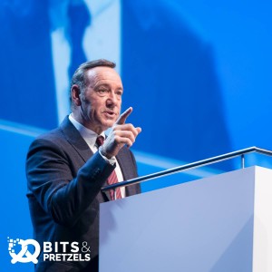 Kevin Spacey (aka President Frank Underwood) hält die Eröffnungs Keynote