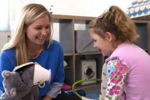 Melanie Dornstauder hat sich auf Kinder Logopädie spezialisiert